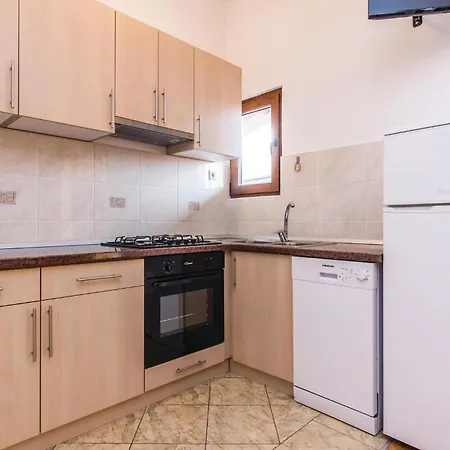 4 Bedroom Gorgeous In Appartamento