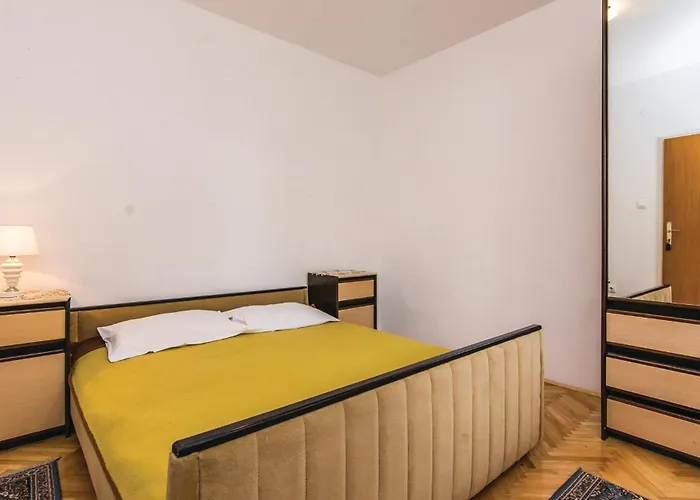 Apartment Beautiful In Starigrad Paklenica