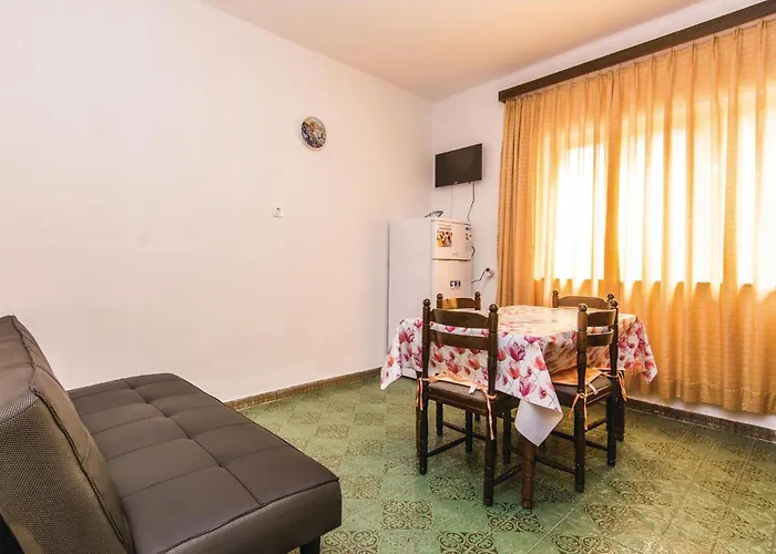 Beautiful In Apartment Starigrad Paklenica