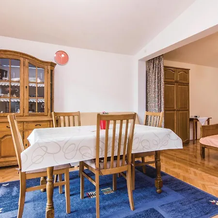 4 Bedroom Awesome In
