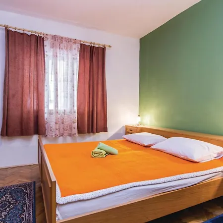 4 Bedroom Awesome In *