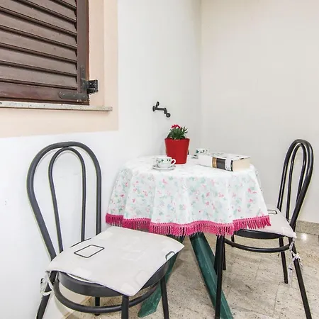 Appartamento 4 Bedroom Gorgeous In