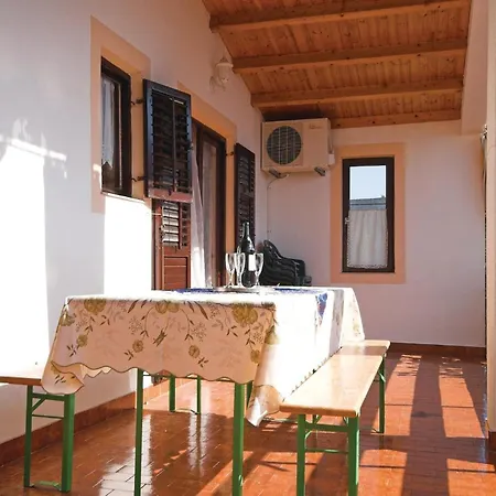 4 Bedroom Awesome In Appartamento *